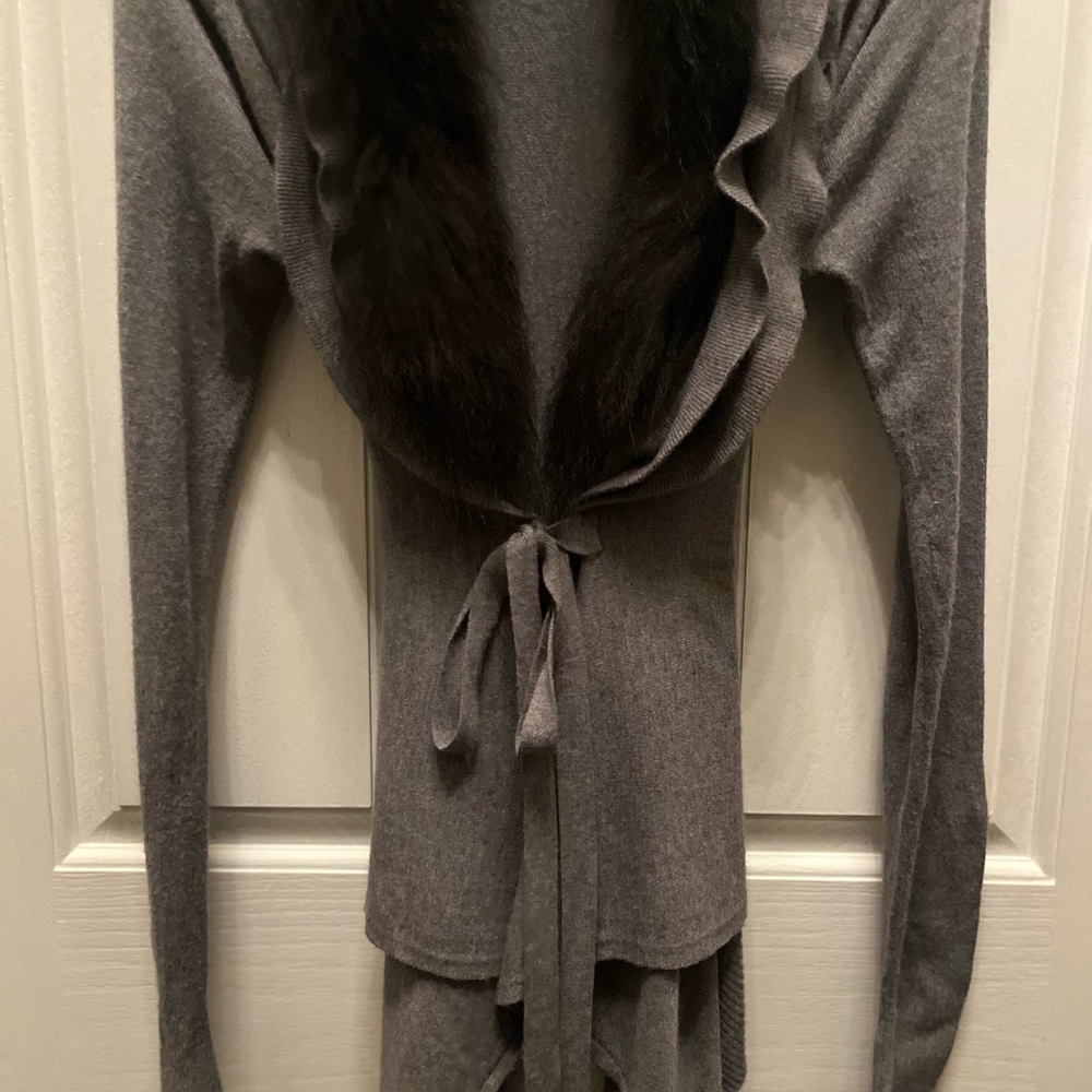 FRANCO D WOMEN'S GRAY RUFFLE FRONT CARDIGAN WITH DETACHABLE FAUX FUR- SM/MED - Picture 5 of 7